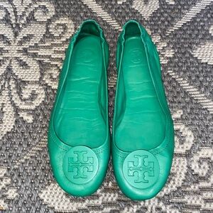 Tory Burch matte green travel flats 8 1/2